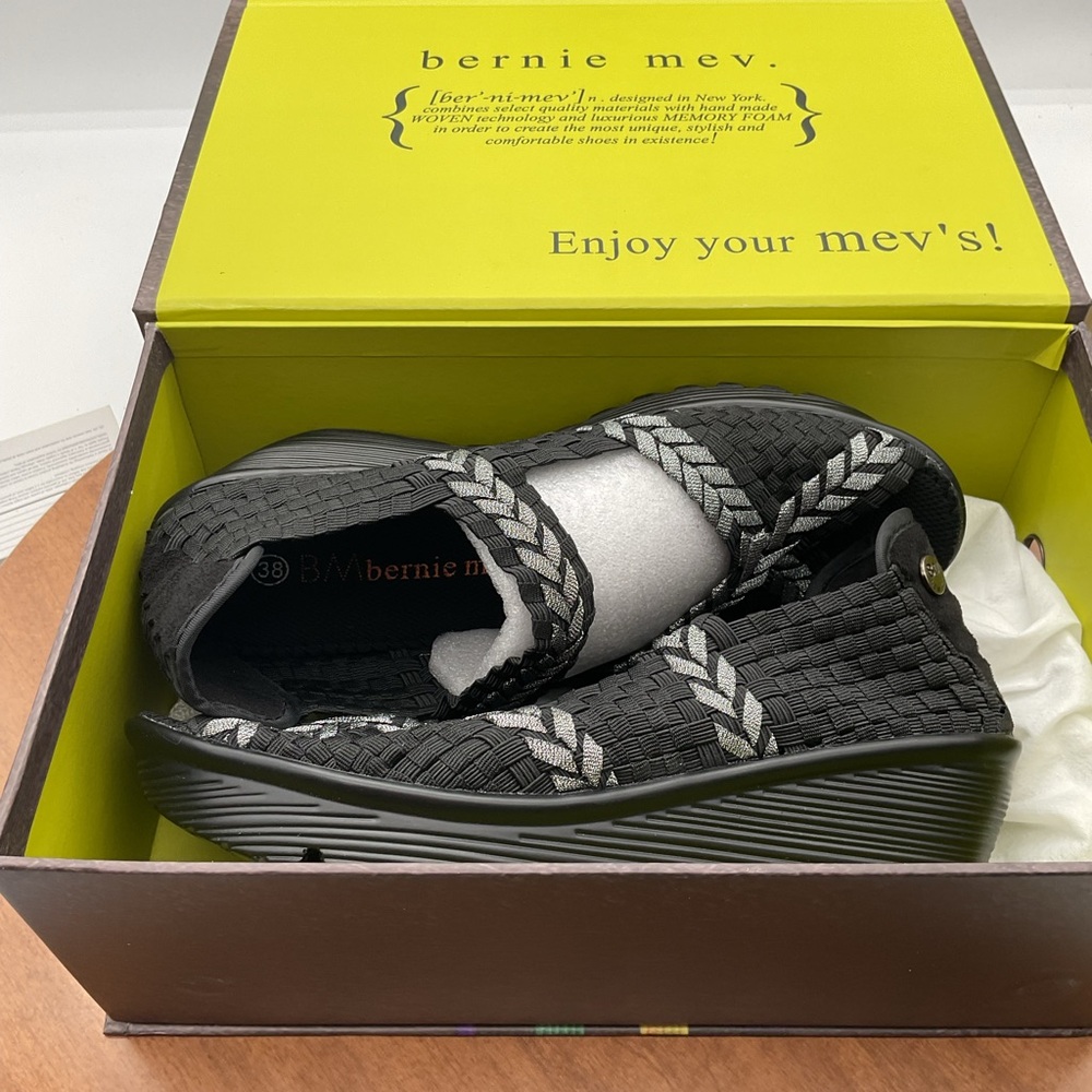 NWT bernie‎ mev. Black and Silver Woven Wedges size 38 US 7-7.5